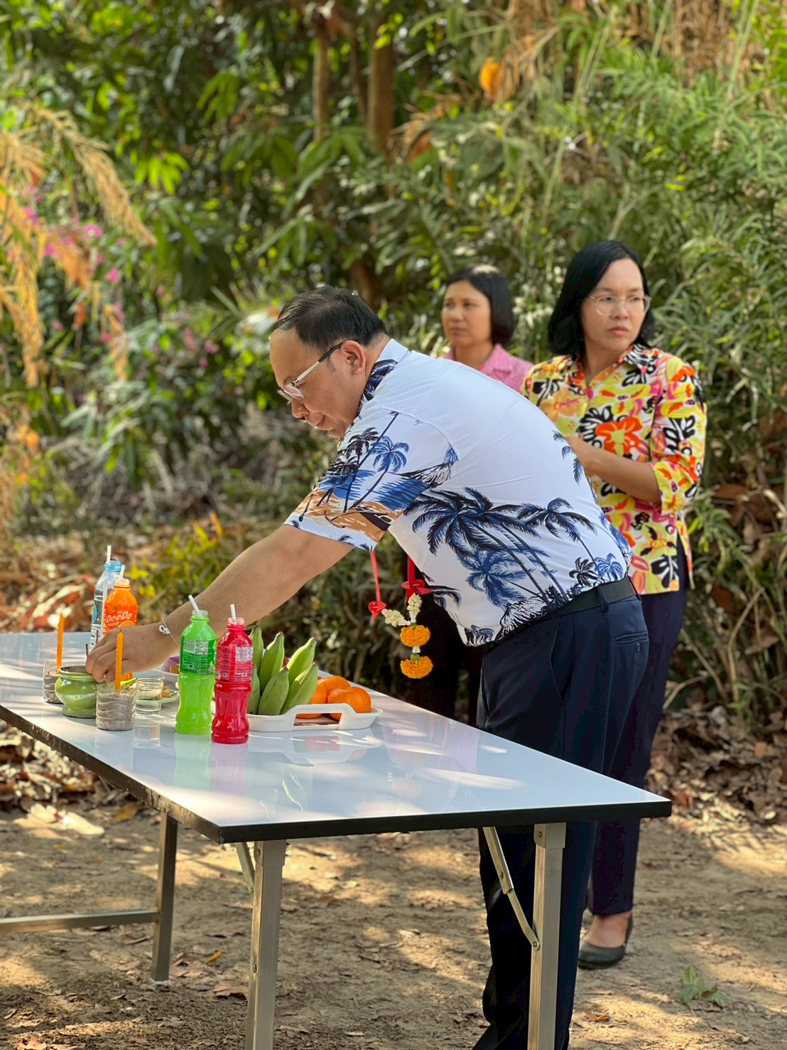 title - ส.ป.ก. ยโสธร จัดพิธีเจริญพระพุทธมนต์ทำบุญถวายภัตตาหารเพลแด่พระสงฆ์ พิธีสักการะศาลเจ้าที่และสิ่งศักดิ์สิทธิ์ประจำสำนักงาน เนื่องในเทศกาลวันขึ้นปีใหม่ไทย